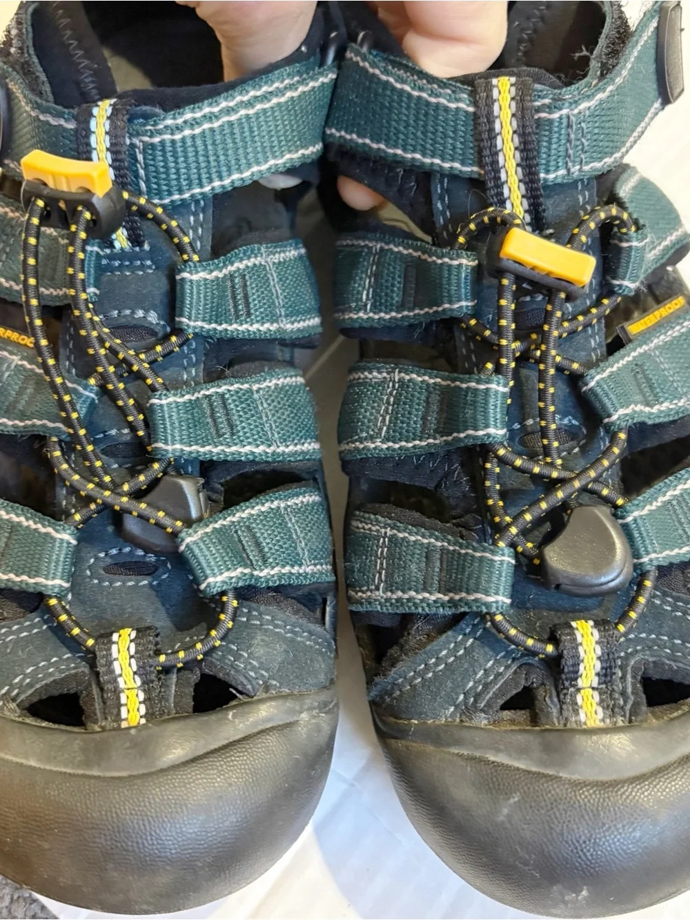 Keen Newport Sandals Big Kid’s Size 5 Hiking Water Shoes Keens Outdoor Travel